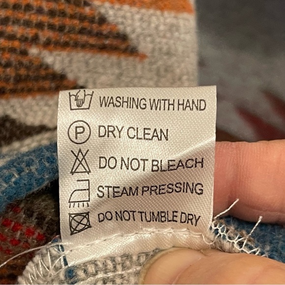 LABIZ Aztec Print Shacket - Picture 7 of 9